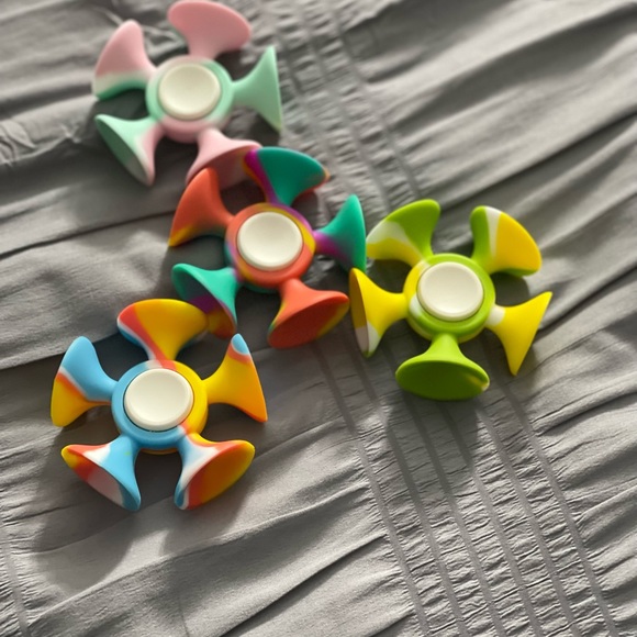 Fidget spinners sensory toys, stress relief for kids and adults, colorful toys - Picture 3 of 7